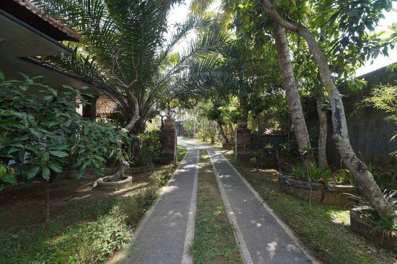 Oyo 1840 Kubu Ubud Hotel Buitenkant foto