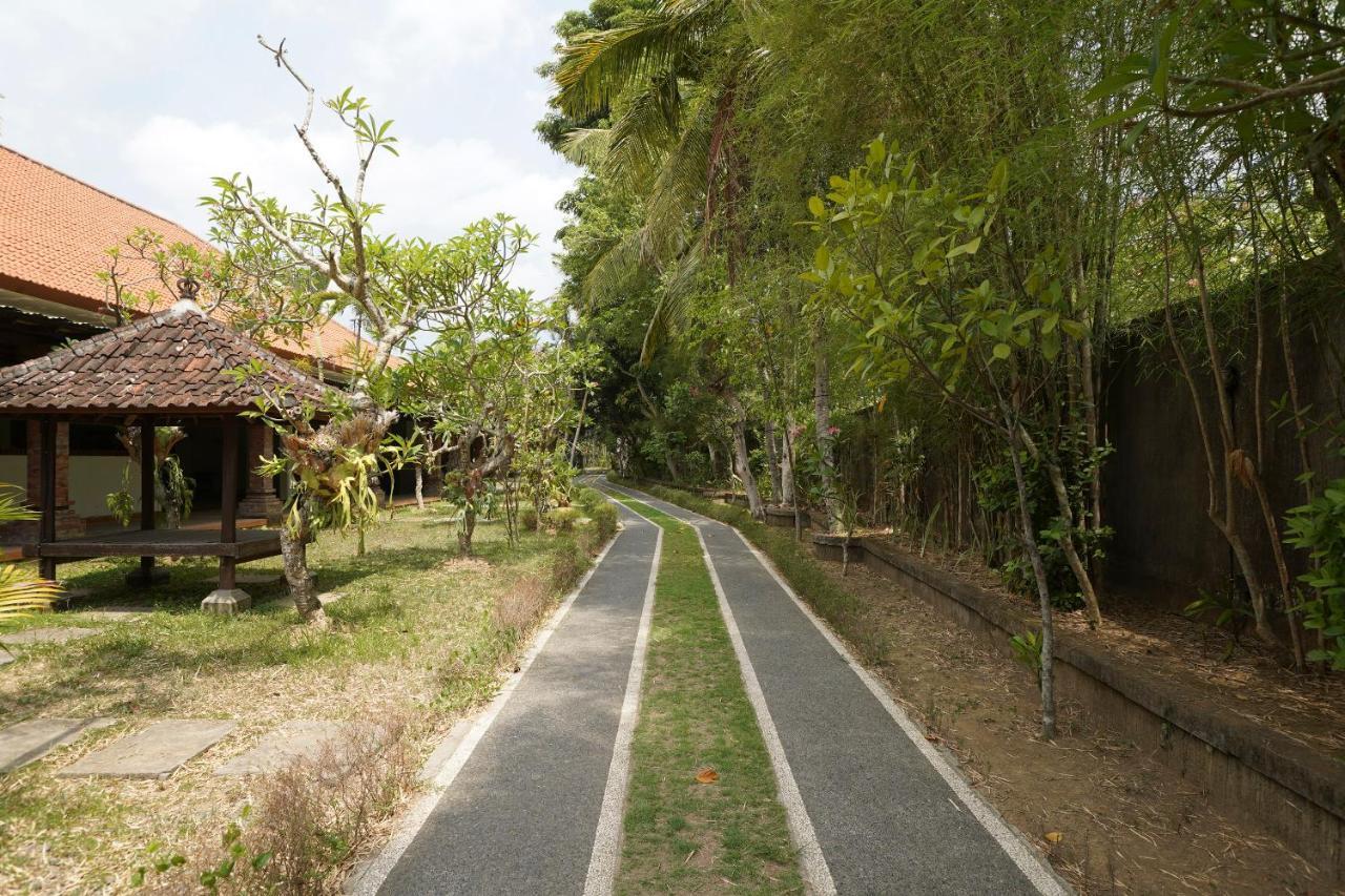 Oyo 1840 Kubu Ubud Hotel Buitenkant foto